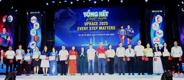 Quỹ Học bổng Vừ A Dính nhận hơn 2,2 tỷ đồng từ giải chạy bộ UpRace 2025- Ảnh 3.