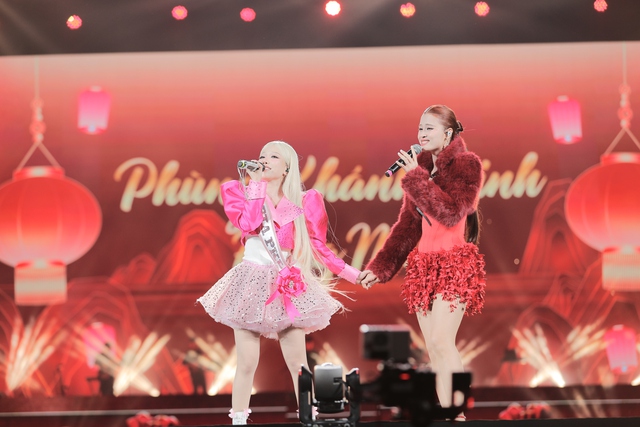 Phùng Khánh Linh song ca cùng đàn chị Đông Nhi