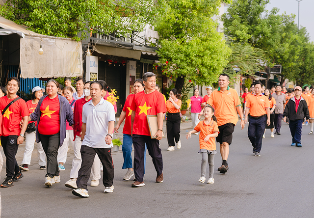TPHCM: Gần 1,7 tỷ đồng từ chương trình đi bộ chăm lo Tết cho người yếu thế- Ảnh 7.