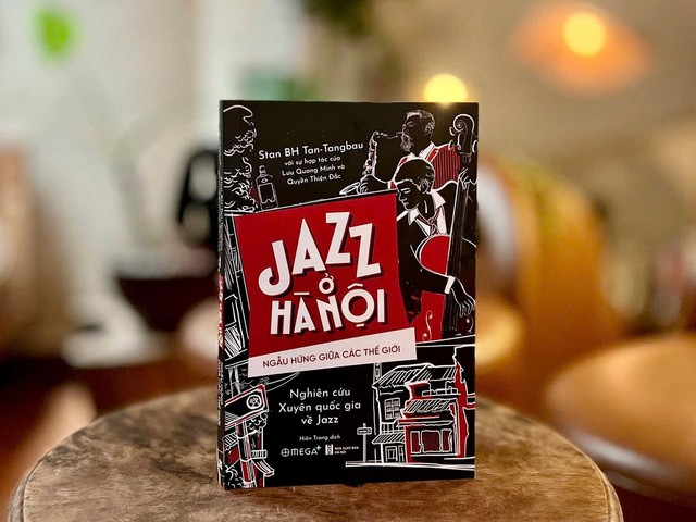 Sách "Jazz ở Hà Nội: Ngẫu hứng giữa các thế giới" ấn hành đầu năm 2026. Ảnh: NXB