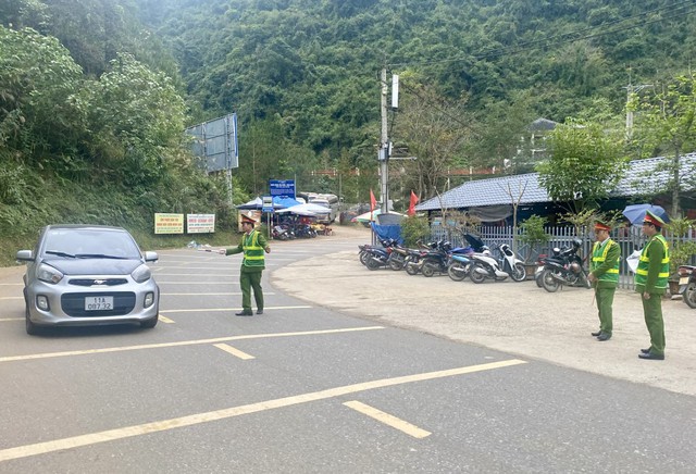 Công an đảm bảo an toàn tại các khu du lịch trọng điểm Cao Bằng- Ảnh 2.