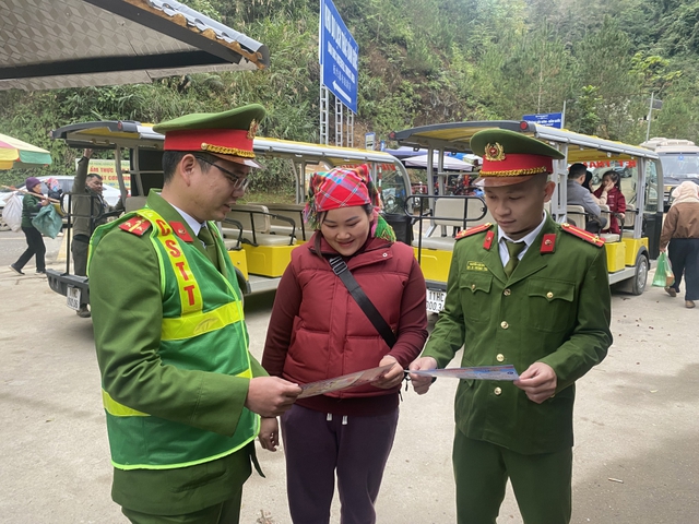 Công an đảm bảo an toàn tại các khu du lịch trọng điểm Cao Bằng- Ảnh 1.