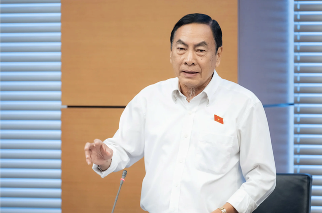 Đại biểu Quốc hội lo thiếu công bằng khi dùng chung bộ sách "Kết nối tri thức với cuộc sống"- Ảnh 1.