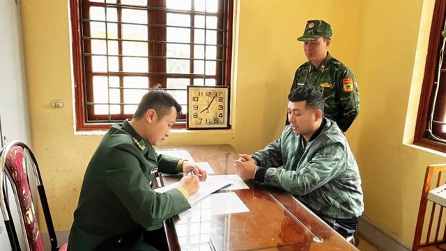 Triệt phá đường dây đưa hàng chục người Trung Quốc xuất, nhập cảnh trái phép qua Lào Cai- Ảnh 2.