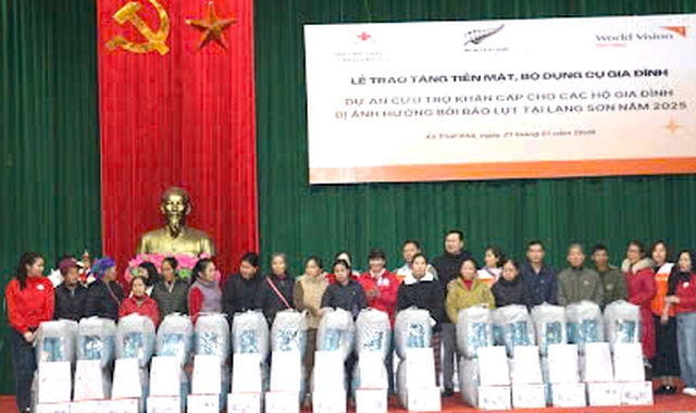 Gần 1,9 tỷ đồng hỗ trợ người dân miền núi Lạng Sơn - Ảnh 3.