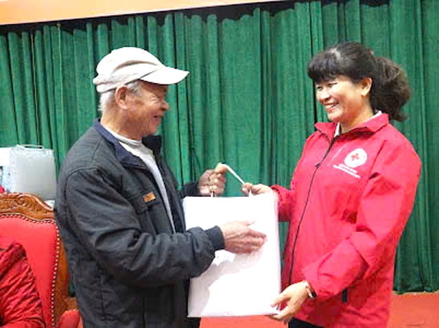 Gần 1,9 tỷ đồng hỗ trợ người dân miền núi Lạng Sơn - Ảnh 1.