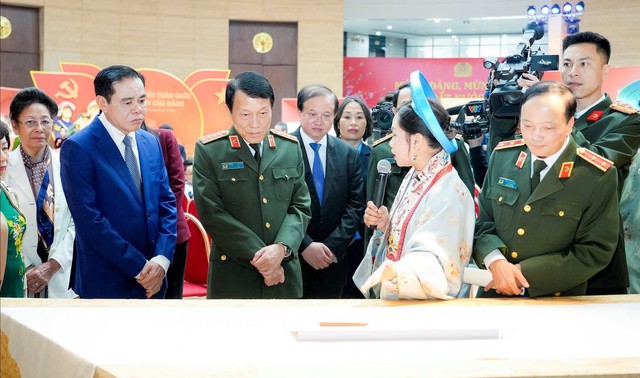 Phụ nữ Công an nhân dân bồi đắp bản lĩnh chính trị, tiếp nối di sản cố Bộ trưởng Trần Quốc Hoàn- Ảnh 1.