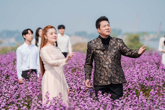 NSND Quốc Hưng và Sao Mai Thu Hằng trong MV "Đất nước hôm nay"