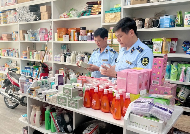 Quản lý mỹ phẩm: Cơ sở sản xuất và nhập khẩu chịu trách nhiệm liên đới khi sản phẩm có vấn đề- Ảnh 2. Quản lý mỹ phẩm: Cơ sở sản xuất và nhập khẩu chịu trách nhiệm liên đới khi sản phẩm có vấn đề- Ảnh 2.