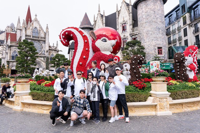 Hàng nghìn du khách đến Bà Nà đón năm mới 2026- Ảnh 2. Hàng nghìn du khách đến Bà Nà đón năm mới 2026- Ảnh 2.