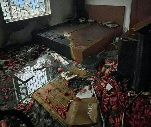 1 người tử vong, 2 người bị thương nghi do pháo tự chế ở Hà Nội- Ảnh 1. 1 người tử vong, 2 người bị thương nghi do pháo tự chế ở Hà Nội- Ảnh 1.