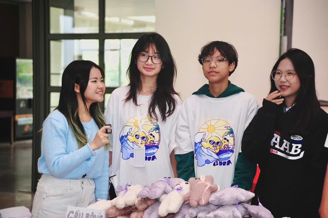 8-9/1: Ngày đổi giấy bảo vệ môi trường tại trường THPT chuyên Hà Nội - Amsterdam- Ảnh 1. 8-9/1: Ngày đổi giấy bảo vệ môi trường tại trường THPT chuyên Hà Nội - Amsterdam- Ảnh 1.