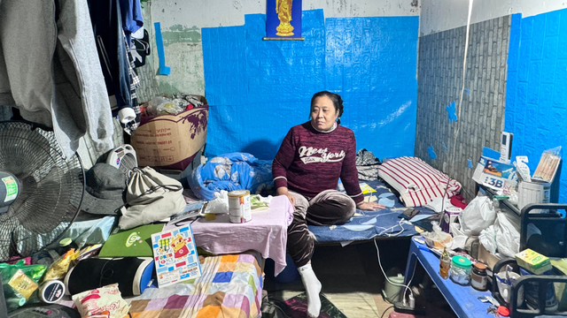 Những cánh tay biến dạng giữa mùa đông Hà Nội- Ảnh 1.