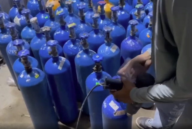 TPHCM: Triệt phá đường dây buôn bán khí cười quy mô lớn, thu lợi gần 106 tỷ đồng trong 7 tháng- Ảnh 1.