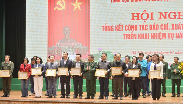 Báo Phụ nữ Việt Nam được Tổng cục Chính trị Quân đội nhân dân Việt Nam tặng Bằng khen- Ảnh 3. Báo Phụ nữ Việt Nam được Tổng cục Chính trị Quân đội nhân dân Việt Nam tặng Bằng khen- Ảnh 3.