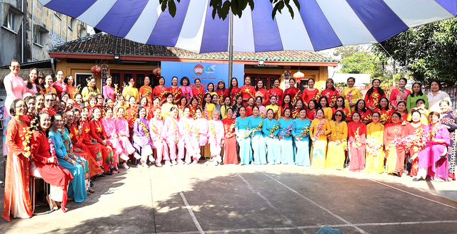 TPHCM: "Tiếp lửa" phong trào phụ nữ Bình Thạnh qua ngày hội dân vũ và triển lãm mô hình sáng tạo- Ảnh 7. TPHCM: "Tiếp lửa" phong trào phụ nữ Bình Thạnh qua ngày hội dân vũ và triển lãm mô hình sáng tạo- Ảnh 7.