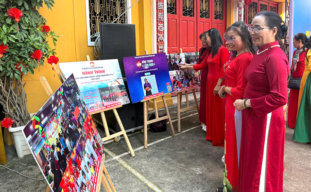 TPHCM: "Tiếp lửa" phong trào phụ nữ Bình Thạnh qua ngày hội dân vũ và triển lãm mô hình sáng tạo- Ảnh 5. TPHCM: "Tiếp lửa" phong trào phụ nữ Bình Thạnh qua ngày hội dân vũ và triển lãm mô hình sáng tạo- Ảnh 5.