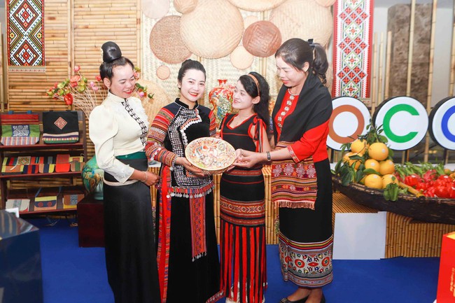 Rộn ràng ngày hội lớn của phụ nữ khởi nghiệp- Ảnh 13.