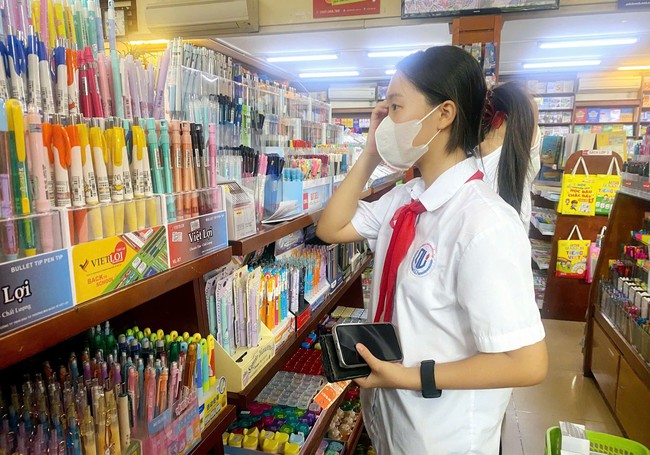 Nhà sách đóng cửa - Một phần đời sống văn hóa đô thị phai dần- Ảnh 1.