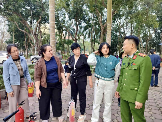 Trang bị kỹ năng phòng cháy, cứu hộ cho cư dân Khu đô thị Việt Hưng- Ảnh 3.