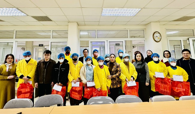 Báo Phụ nữ Việt Nam và thí sinh MC Nhí mang "Tết ấm" đến với bệnh nhi nghèo ở Thanh Hóa- Ảnh 5.