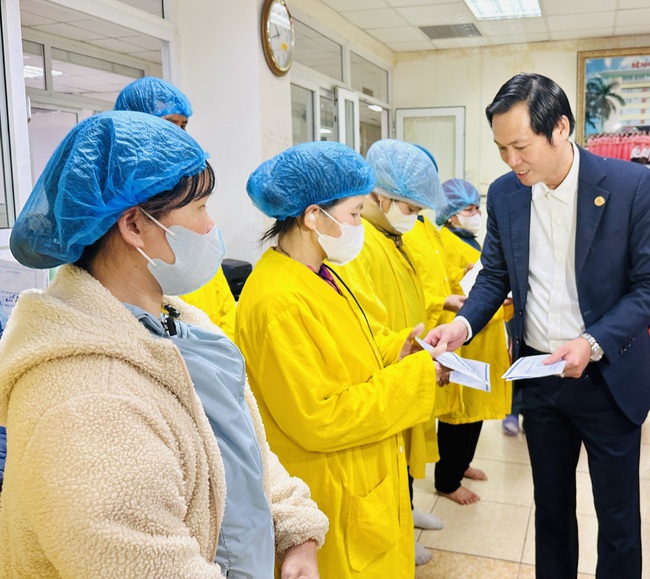 Báo Phụ nữ Việt Nam và thí sinh MC Nhí mang "Tết ấm" đến với bệnh nhi nghèo ở Thanh Hóa- Ảnh 3.