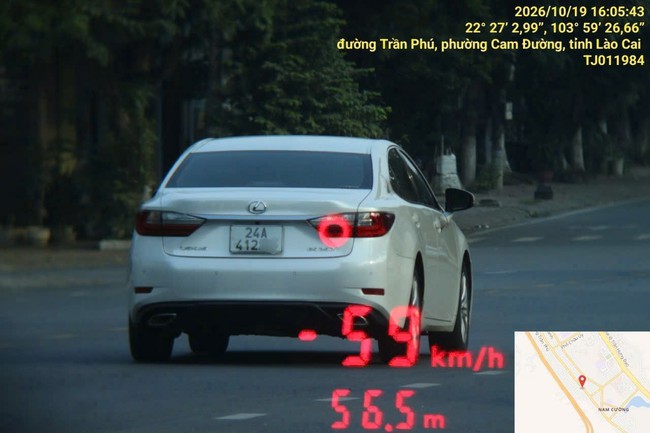 Nữ tài xế lái xe sang bỏ chạy khi bị kiểm tra vi phạm tốc độ- Ảnh 1.