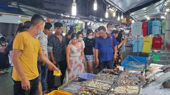 Quản lý và phát triển chợ đêm ở Phú Quốc: Tiểu thương mong gì?- Ảnh 2.