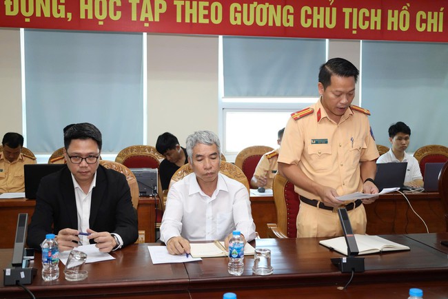 Công an Hưng Yên trình diễn UAV phục vụ tuần tra, giám sát giao thông- Ảnh 1.
