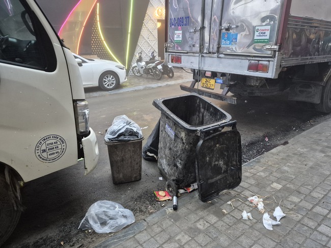 Sa Pa "thất thủ" dịp Tết Bính Ngọ, du khách len lỏi giữa dòng người xe từ sáng sớm đến tối mịt- Ảnh 7.