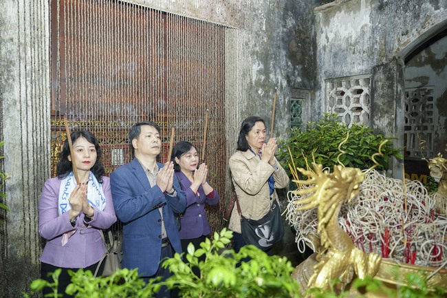 Trung ương Hội LHPN Việt Nam dâng hương, tri ân công đức Hoàng Thái hậu Ỷ Lan- Ảnh 3.