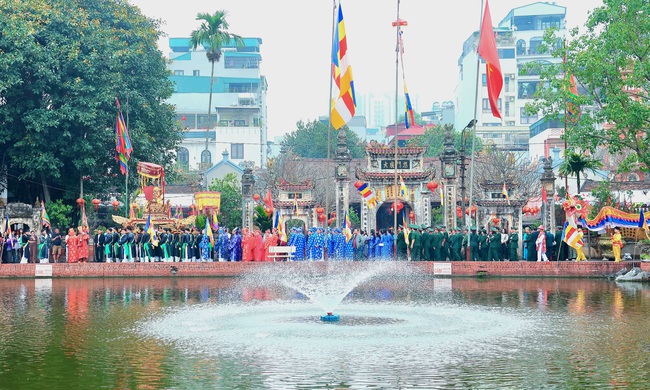 2 diễn viên nhí thu hút ánh nhìn khi múa điệu "Con đĩ đánh bồng" ở hội làng Triều Khúc- Ảnh 12.