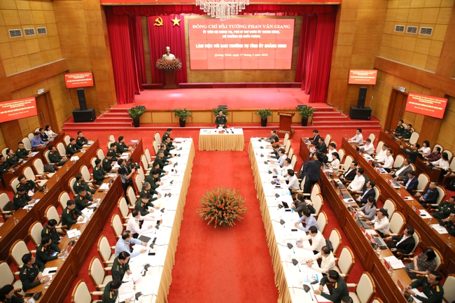 Đại tướng Phan Văn Giang, Bộ trưởng Bộ Quốc phòng làm việc với Ban Thường vụ Tỉnh ủy Quảng Ninh- Ảnh 1.