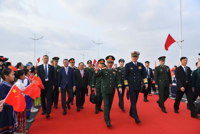 Đoàn đại biểu Bộ Quốc phòng Việt Nam tham gia các hoạt động giao lưu hữu nghị quốc phòng biên giới tại Trung Quốc- Ảnh 1.