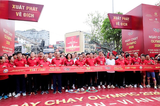 Hơn 15.000 người tham gia Ngày chạy Olympic "Vì sức khỏe toàn dân - Vì an ninh Tổ quốc"- Ảnh 1.