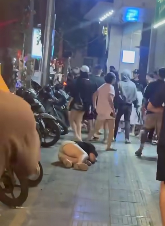Hà Nội xác minh vụ cô gái bị đánh gục trong đêm trên phố Huế- Ảnh 1.