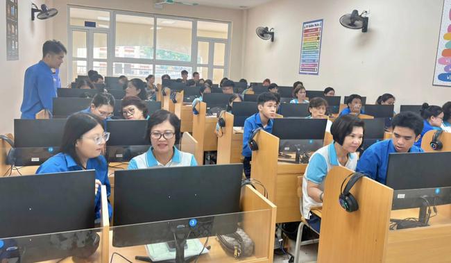 Cán bộ, hội viên phụ nữ hưởng ứng cao điểm 100 ngày chuyển đổi số ở Thủ đô- Ảnh 1.