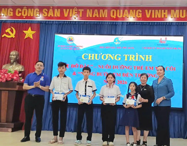 Phú Quốc: Chương trình mẹ đỡ trao 42 xuất quà- Ảnh 1.