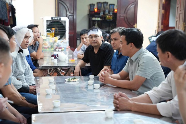 Xã Chí Minh hỗ trợ 61,6 triệu đồng cho gia đình hai nạn nhân vụ cháy ở Tây Hồ- Ảnh 3.