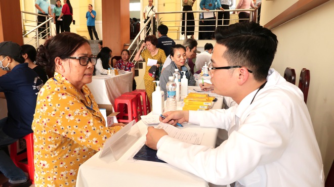 TPHCM: Tặng thẻ bảo hiểm y tế và quà Tết cho người có hoàn cảnh khó khăn- Ảnh 6.