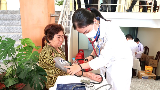 TPHCM: Tặng thẻ bảo hiểm y tế và quà Tết cho người có hoàn cảnh khó khăn- Ảnh 7.