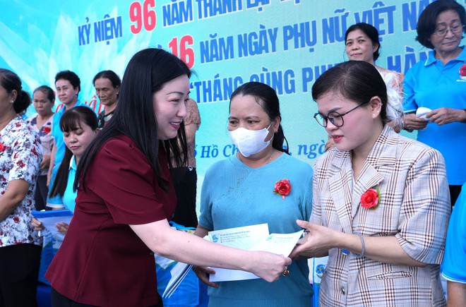 TPHCM ra quân "Tháng cùng phụ nữ hành động" với nhiều hoạt động chăm lo phụ nữ, trẻ em- Ảnh 9.