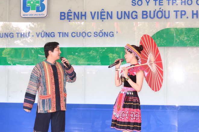 “Giai điệu yêu thương” tiếp sức bệnh nhân ung thư - Ảnh 3.