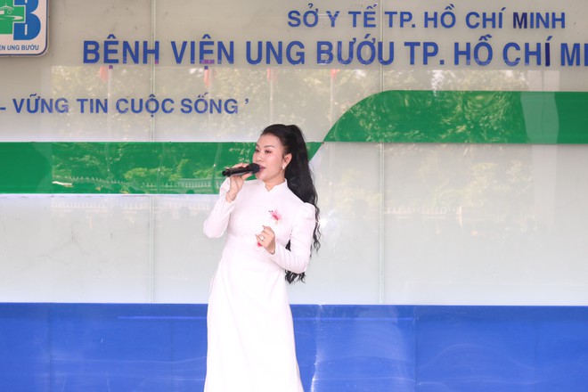 “Giai điệu yêu thương” tiếp sức bệnh nhân ung thư - Ảnh 4.