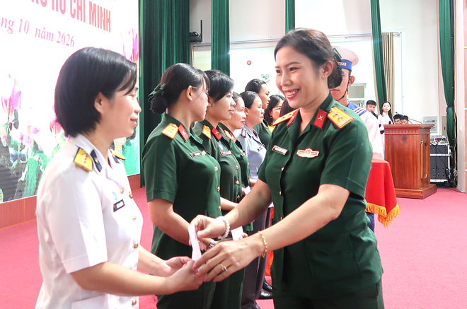 Phụ nữ lực lượng vũ trang TPHCM: Thi đua gắn với nghĩa tình - Ảnh 7.