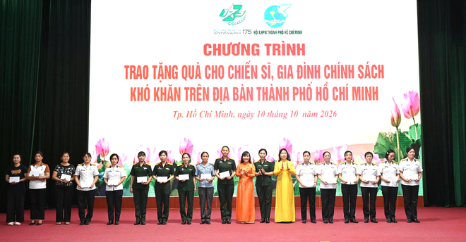 Phụ nữ lực lượng vũ trang TPHCM: Thi đua gắn với nghĩa tình - Ảnh 8.
