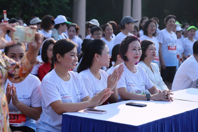 Tưng bừng khai mạc Giải "Phụ nữ chạy vì môi trường không khói thuốc và tương lai xanh" 2026- Ảnh 3.