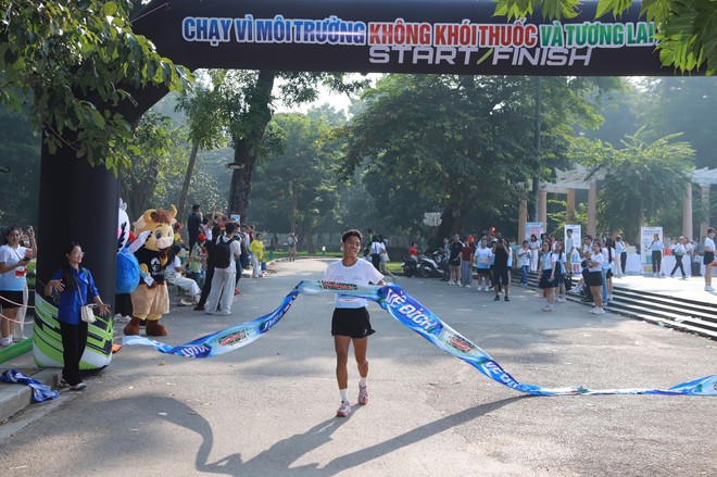Niềm vui trên đường chạy "Phụ nữ chạy vì môi trường không khói thuốc và tương lai xanh" 2026- Ảnh 1.