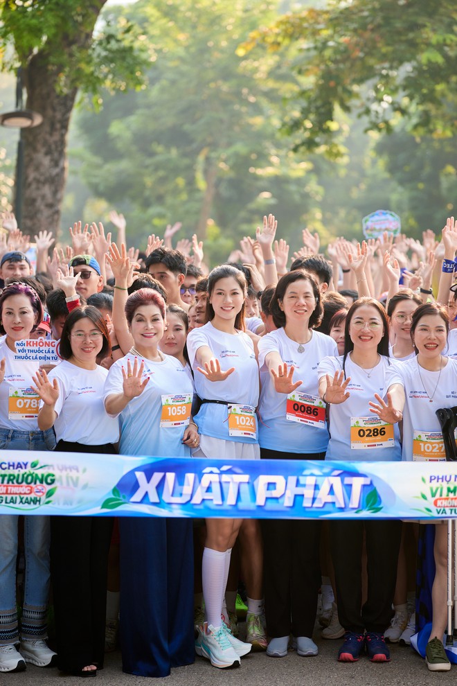 Hoa khôi Vũ Hương Giang lan tỏa thông điệp "nói không với thuốc lá"- Ảnh 1.