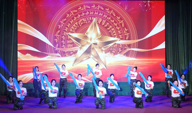 Tôn vinh vẻ đẹp của phụ nữ Học viện Quân y trong liên hoan dân vũ thể thao - Ảnh 6.